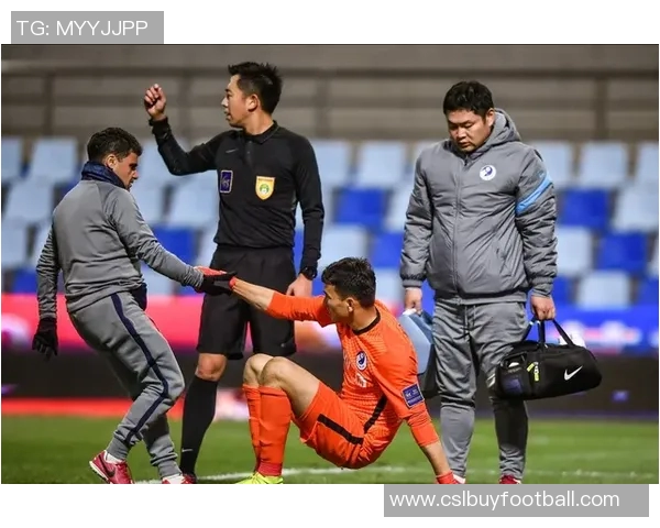 美国演员甜茶佩戴拜仁手套引热议拜仁官推称赞查拉梅懂球